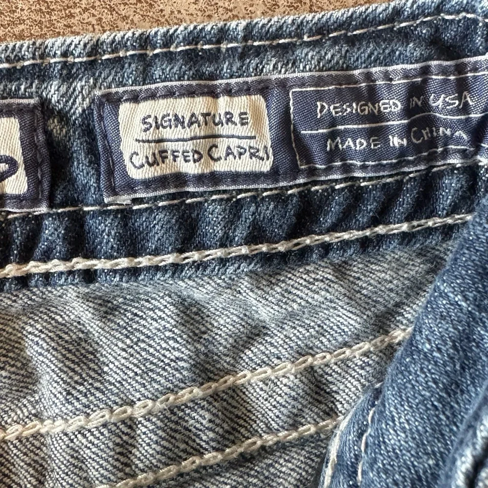 Miss Me Signature Cuffed Capri Jeans 26 Fleur De Lis Rhinestone Stretch Denim